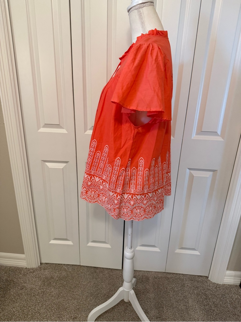 Gaudie Ruffle Tie Front Embroidery Scalloped Short Sleeve Top Size Large EUC - Picture 10 of 16